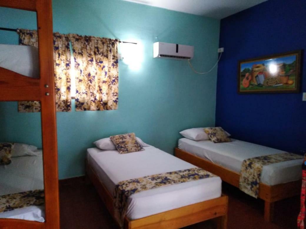 Los Girasoles De Martica 3*